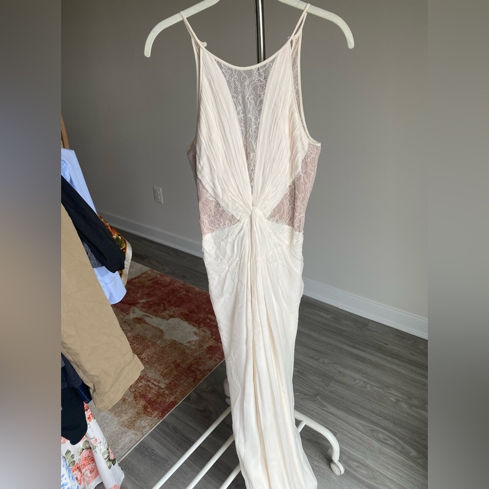 Elegant White Wedding/Ball Dress Size S